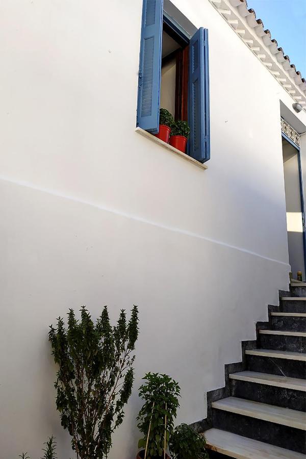 Ariadne,Traditional Apartment In Centre Of Poros Poros Town Exterior photo