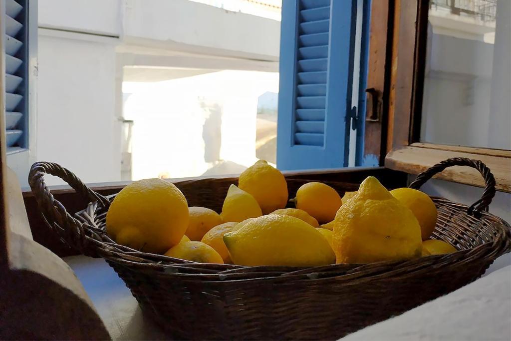 Ariadne,Traditional Apartment In Centre Of Poros Poros Town Exterior photo